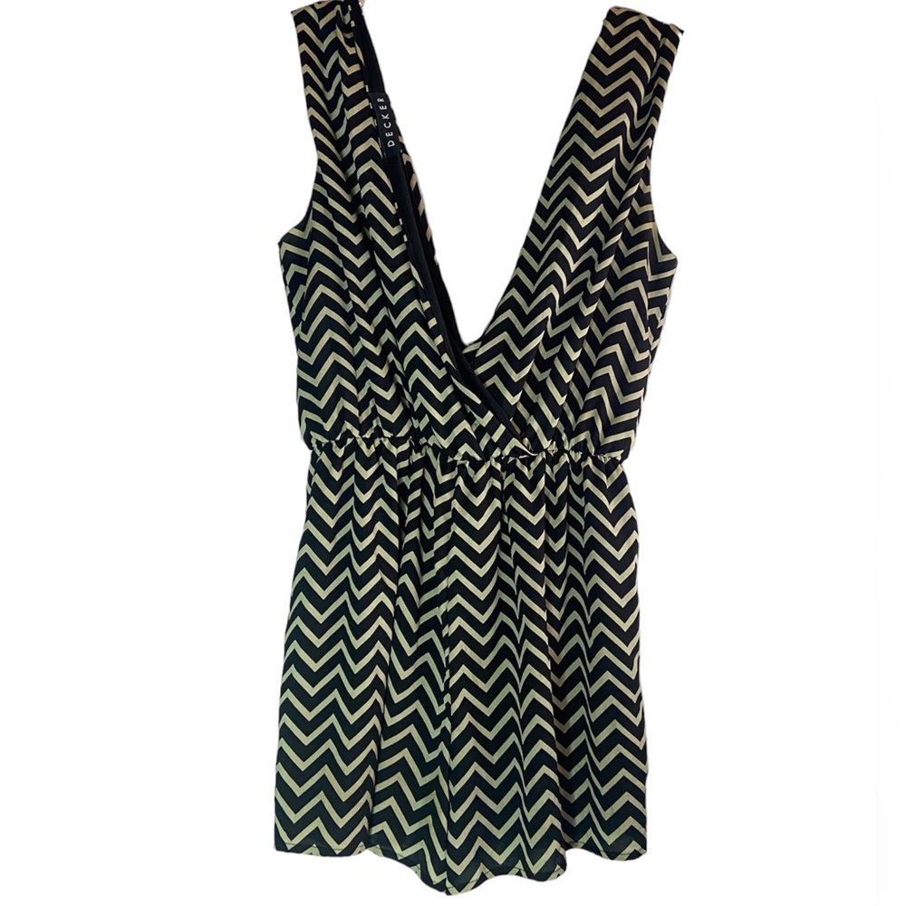 Decker Black tan chevron summer sleeveless deep vee romper ladies medium